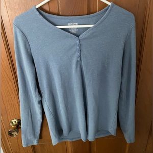 Duluth trading co long sleeve v-neck shirt with buttons